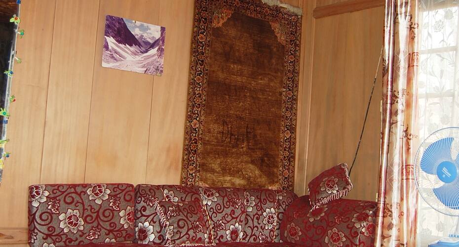 Miss America Houseboat, Srinagar 5